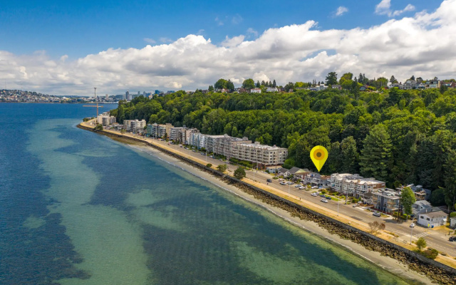 photo 4 of The Waterfront Gray on Alki Beach EXT Stay