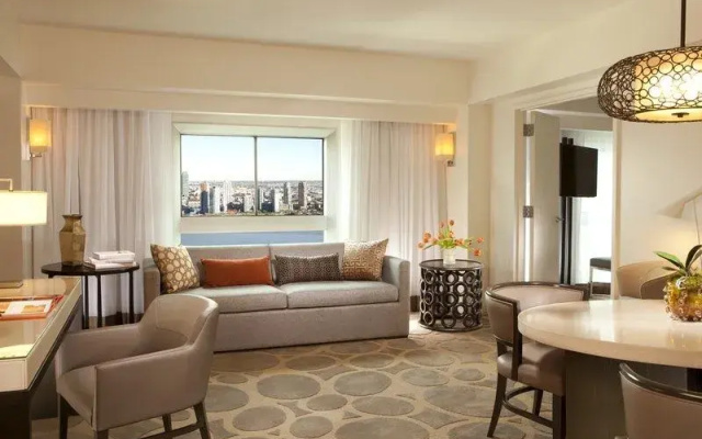 photo 2 of The West Tower At One Un Plaza - Millennium Hotels And Resorts