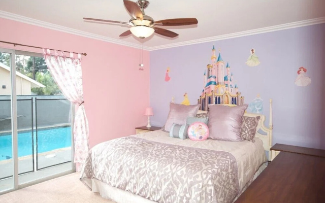 photo 5 of The Wonderland House 5 Bedrooms 3 Bathrooms Home
