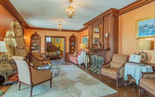 photo 2 of The Yankee Clipper Inn