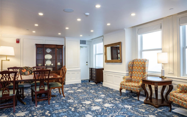 photo 2 of The Yorktowne Hotel, Tapestry Collection by Hilton