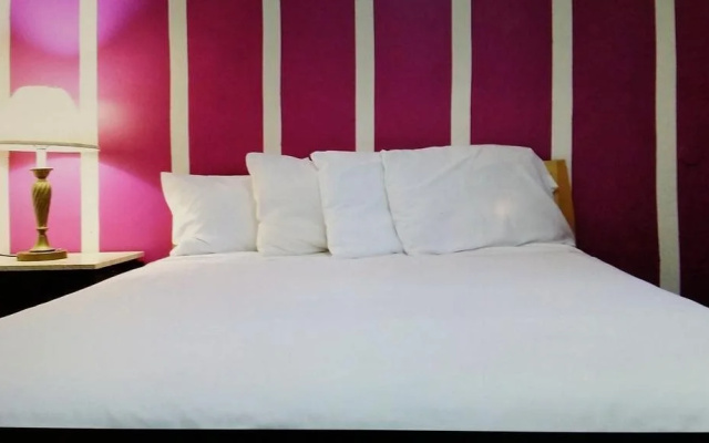 photo 2 of Thomas Motel