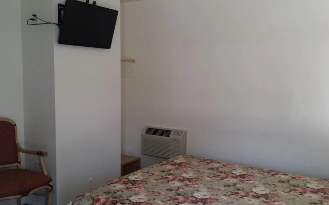 photo 3 of Thomas Motel