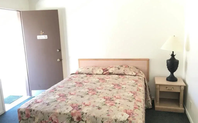 photo 4 of Thomas Motel