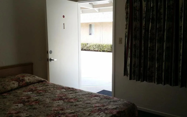 photo 5 of Thomas Motel