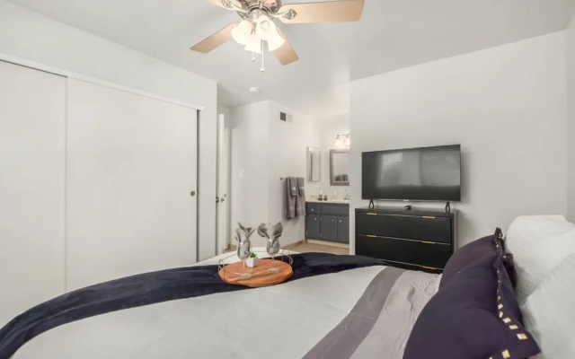 photo 3 of Thomas N6 Phoenix 2 Bedroom Condo by Redawning