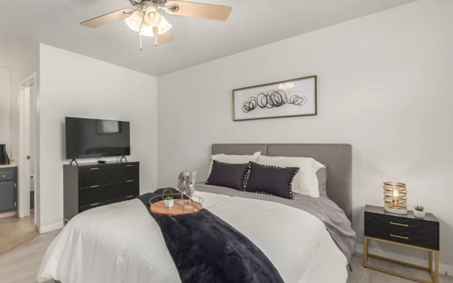 photo 4 of Thomas N6 Phoenix 2 Bedroom Condo by Redawning