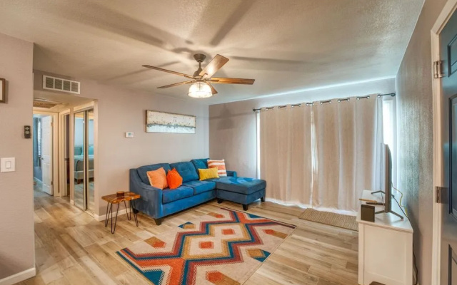 photo 4 of 2BR Sleeps 6 Pool BBQ Gym Hot Tub & Bar Hopping!