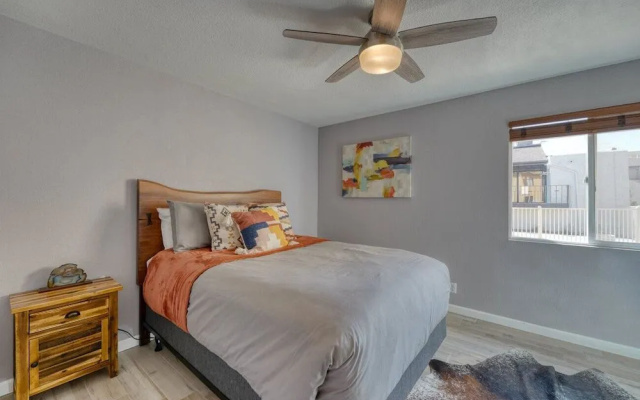 photo 5 of 2BR Sleeps 6 Pool BBQ Gym Hot Tub & Bar Hopping!