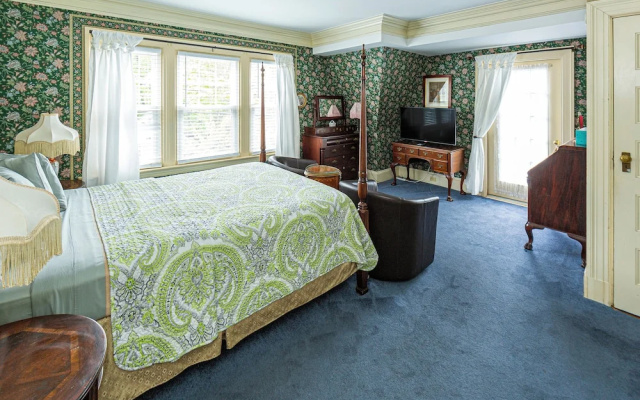 photo 3 of Thornhedge Inn & Stratford