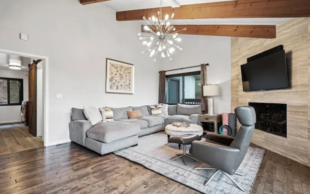photo 2 of Marbella Lane 3BR Penthouse Executive Suite SFO