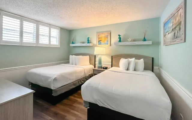 photo 4 of Thunderbird Beach Resort