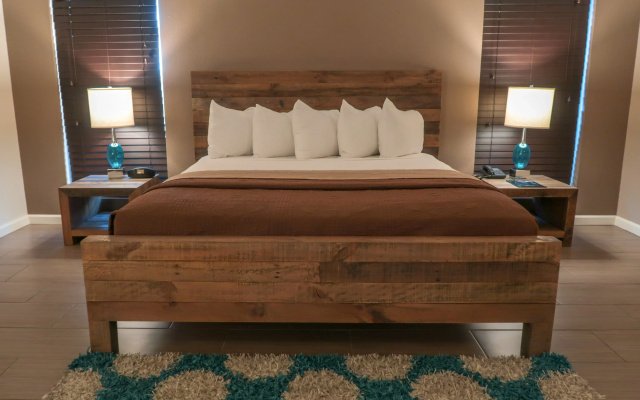 photo 3 of Thunderbird Hotel