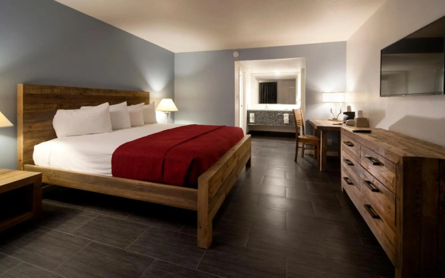 photo 5 of Thunderbird Hotel