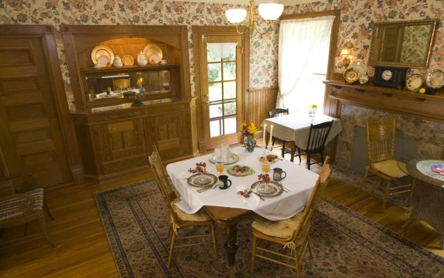photo 2 of Thurston House