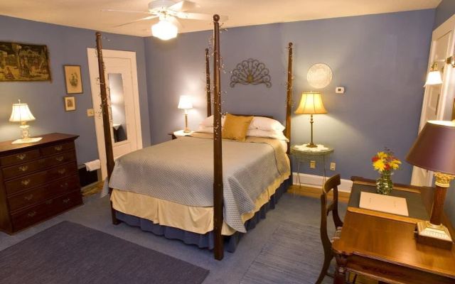 photo 5 of Thurston House
