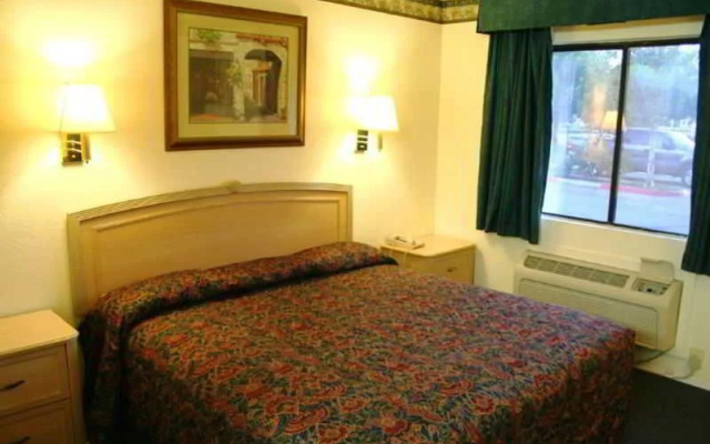 photo 3 of Tiffany Inn Corona
