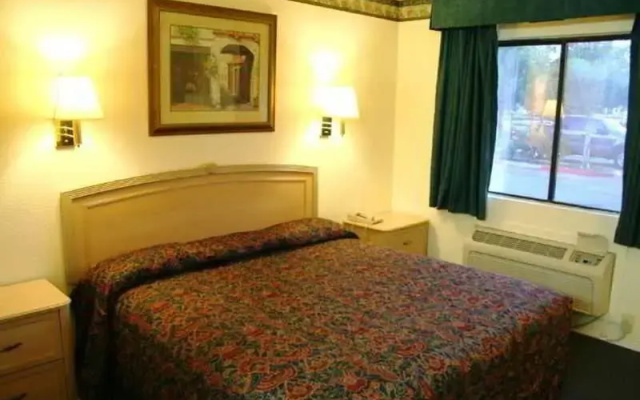 photo 4 of Tiffany Inn Corona