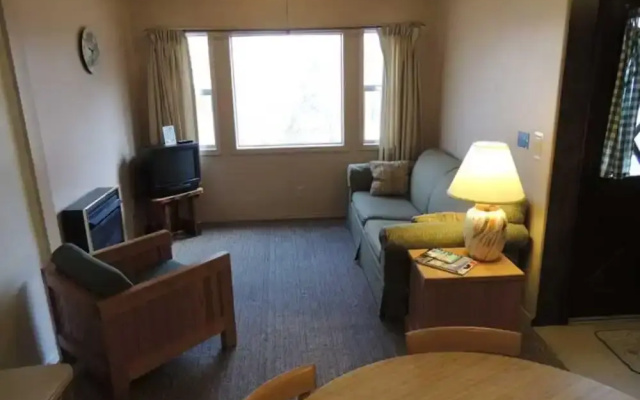 photo 4 of Tribesman Resort