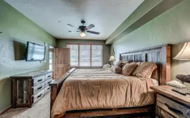 photo 3 of Timberline Cove #102 by RedAwning