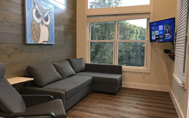 photo 2 of Time Flies on the River 1 Bedroom 1 Bathroom Cabin