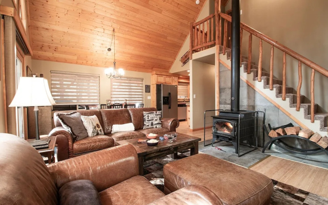 photo 3 of Tivoli Chalet Apartment 3 NW Comfy Cabins