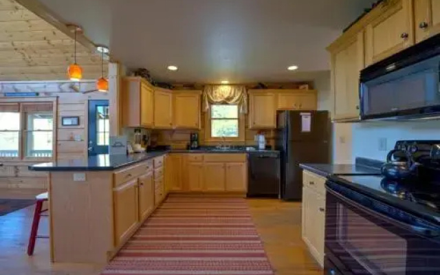 photo 3 of Toboggan Run - 4 Br Cabin
