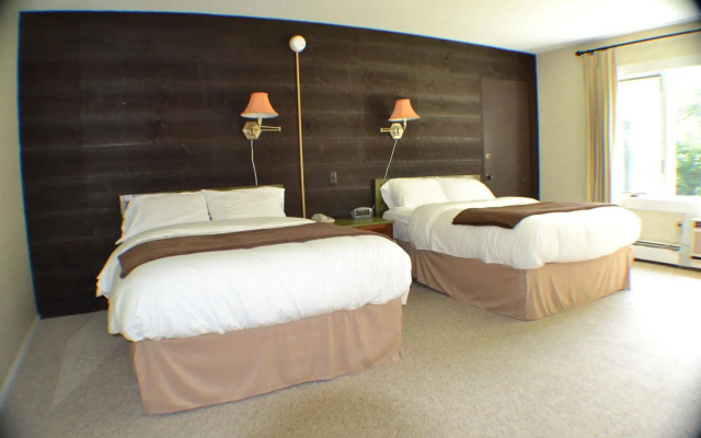 photo 2 of Toll Road Inn
