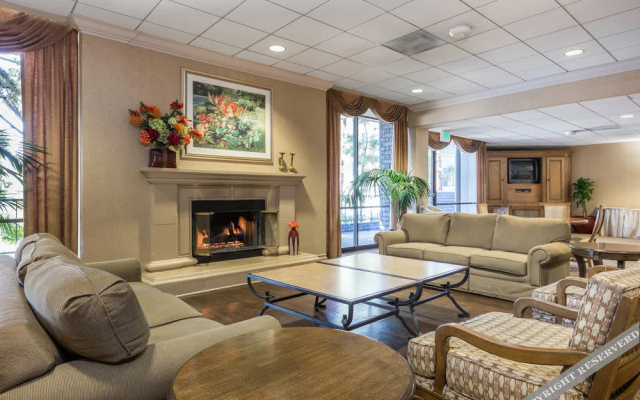 photo 5 of Toluca Hills Apartments By Avalon