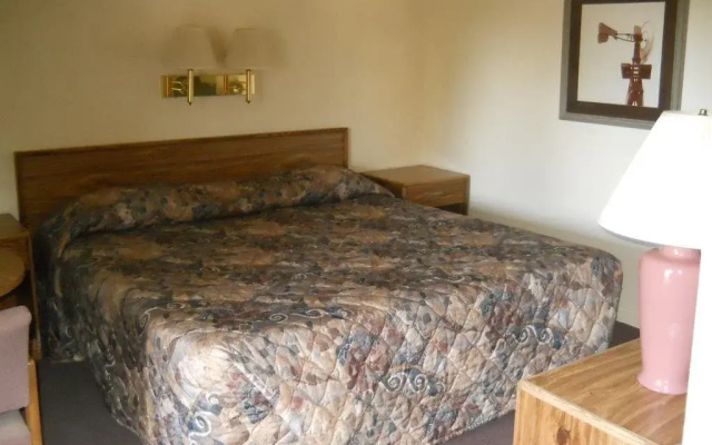 photo 2 of Tomahawk Lodge