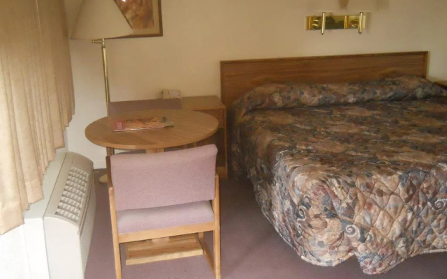 photo 3 of Tomahawk Lodge