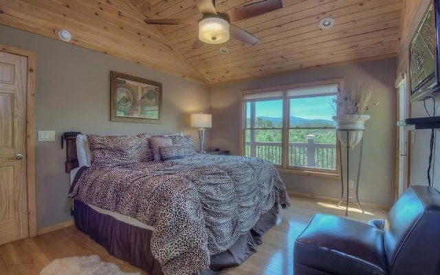 photo 5 of Tondelia by Escape to Blue Ridge