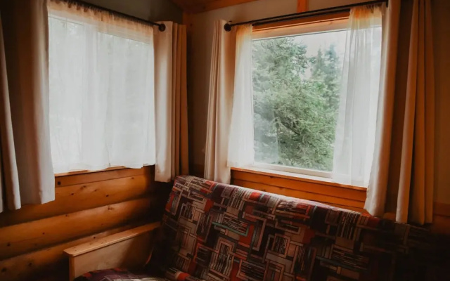 photo 2 of Tonglen Lake Lodge
