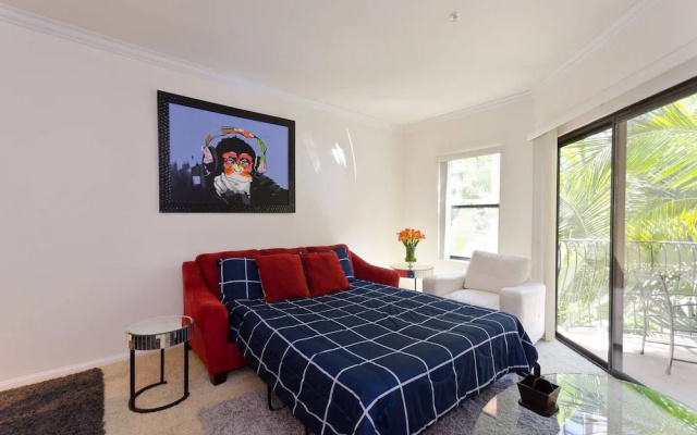 photo 3 of Top Downtown Location, Fast WIFI, & Free Parking! (P-1)