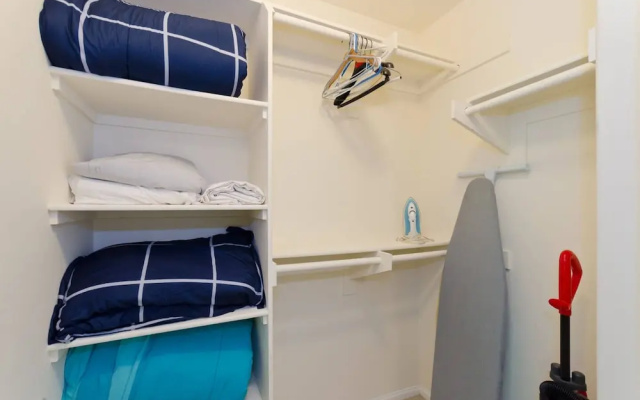 photo 4 of Top Downtown Location, Fast WIFI, & Free Parking! (P-1)