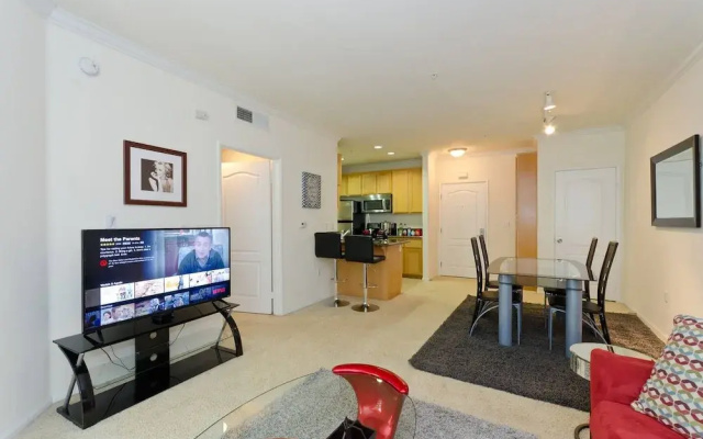 photo 5 of Top Downtown Location, Fast WIFI, & Free Parking! (P-1)