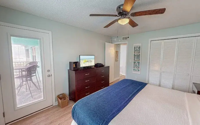 photo 2 of Top Floor Beachside Condo in Gulf Shores Sleeps 6