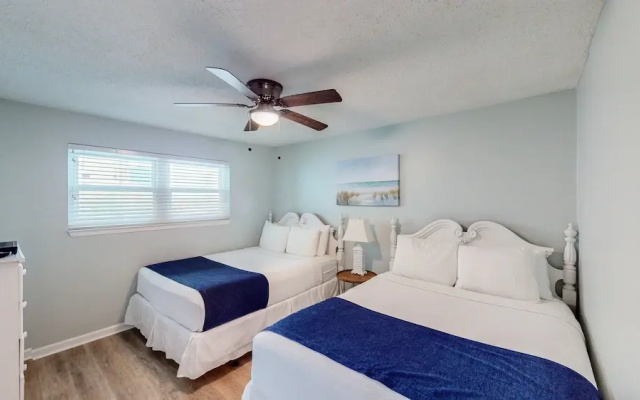 photo 3 of Top Floor Beachside Condo in Gulf Shores Sleeps 6