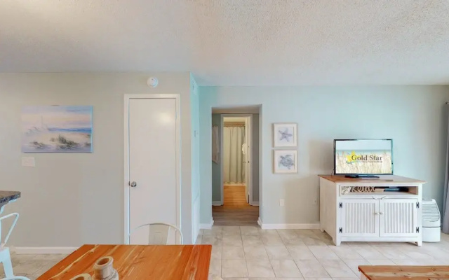 photo 5 of Top Floor Beachside Condo in Gulf Shores Sleeps 6