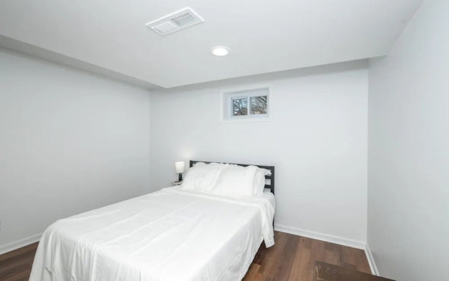 photo 2 of Top Notch City Escape w King Bed