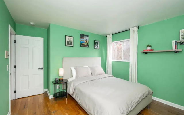 photo 5 of Top Notch City Escape w King Bed