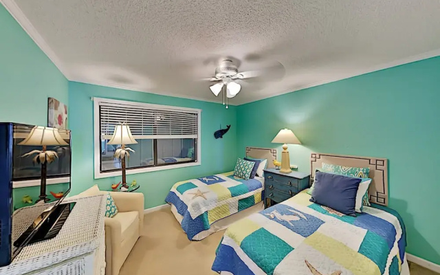 photo 4 of Top-floor Beachfront W/ Pool & Balcony 2 Bedroom Condo