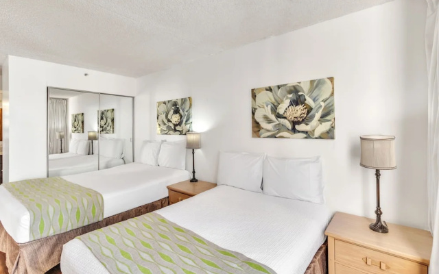 photo 2 of 19th Floor Condo with Lanai & Sea Views - FREE Parking!