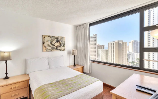 photo 3 of 19th Floor Condo with Lanai & Sea Views - FREE Parking!