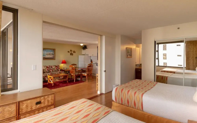 photo 2 of Deluxe Waikiki Banyan Condos - Free Parking & Wifi