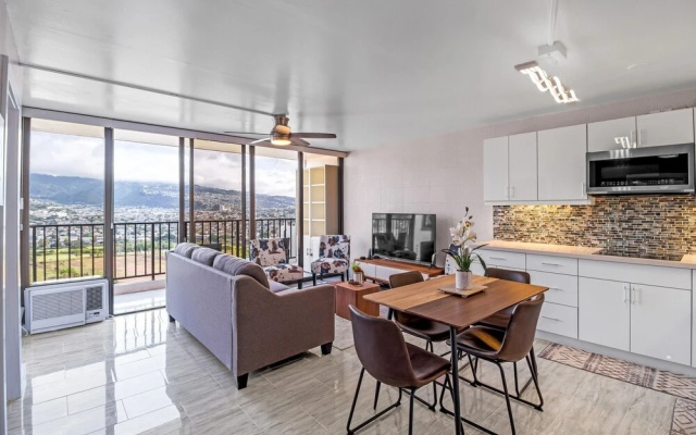 photo 4 of Newly Remodeled - 30th Floor Suite with EPIC Mountain Views