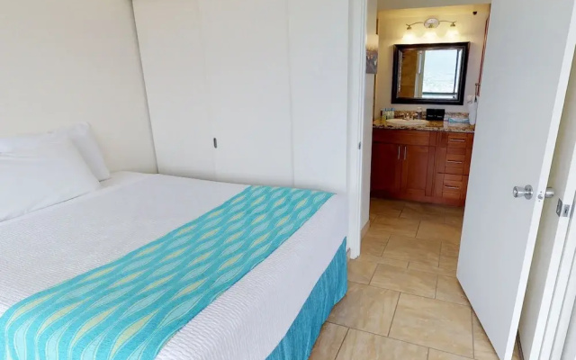 photo 2 of Deluxe Panoramic Mountain View Condo - 37th Floor, Free parking & Wifi