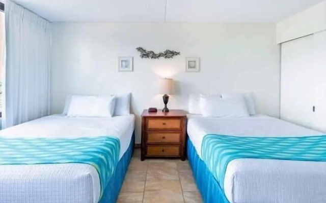 photo 4 of Deluxe Panoramic Mountain View Condo - 37th Floor, Free parking & Wifi
