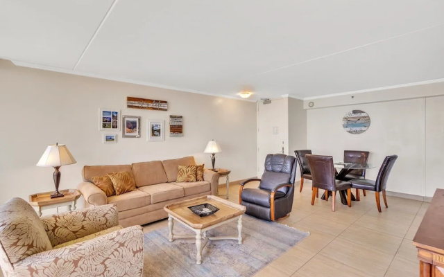 photo 2 of 37th Floor Condo with Sweeping Ocean Views & Free parking!