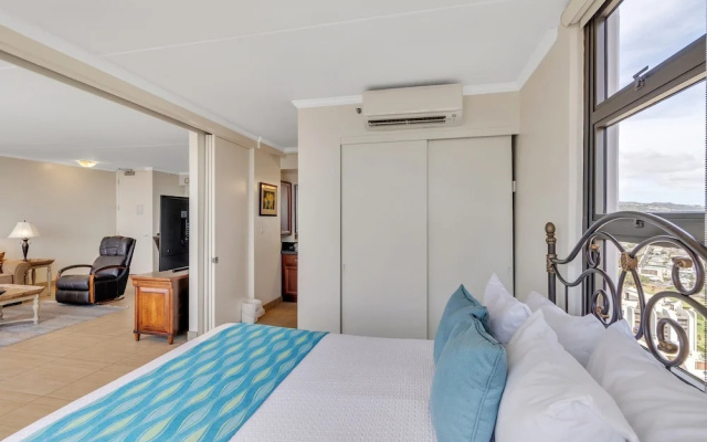 photo 3 of 37th Floor Condo with Sweeping Ocean Views & Free parking!